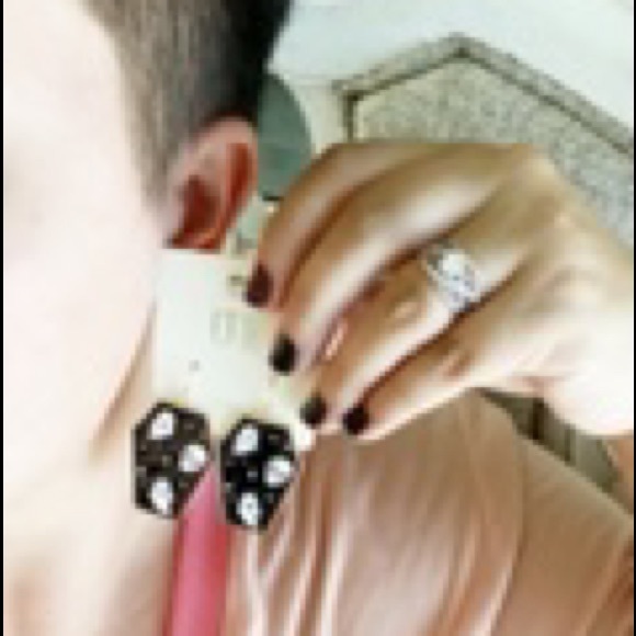 Coffin shape ghost dangle earrings, Halloween, Goth, paranormal. NWT/boutique - Picture 3 of 3